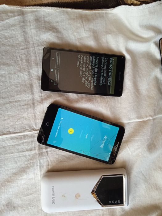 Telefony tablety sluchawki przewodowe i nie przewodowe.