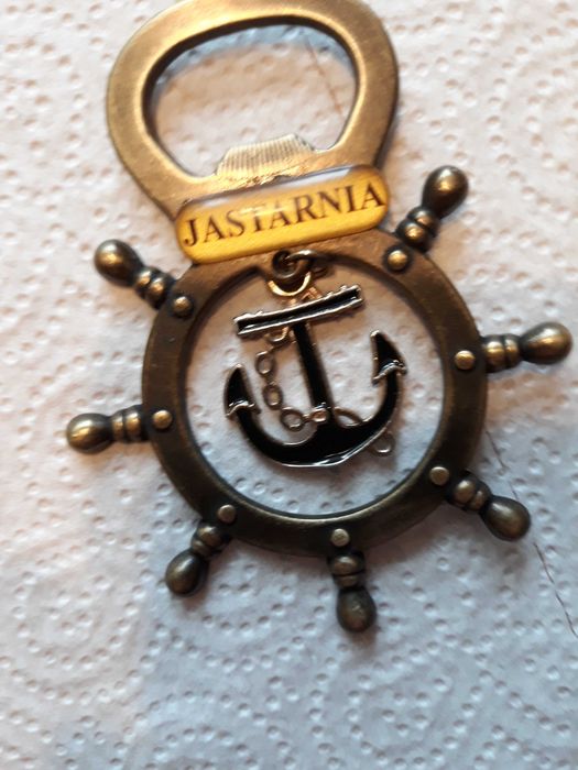Otwieracz do piwa koło sterowe i kotwica z napisem Jastarnia