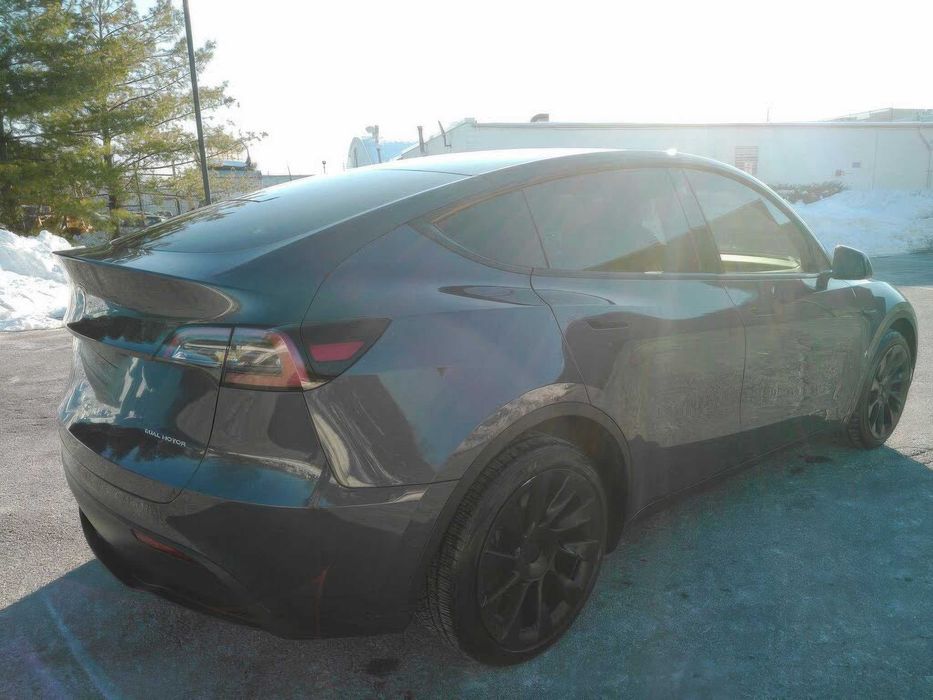 Tesla Model Y Long Range      2022