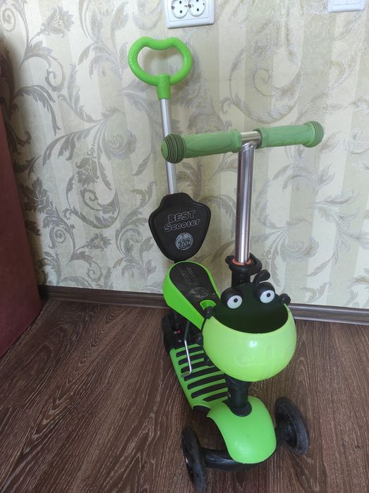 Самокат трьохколісний