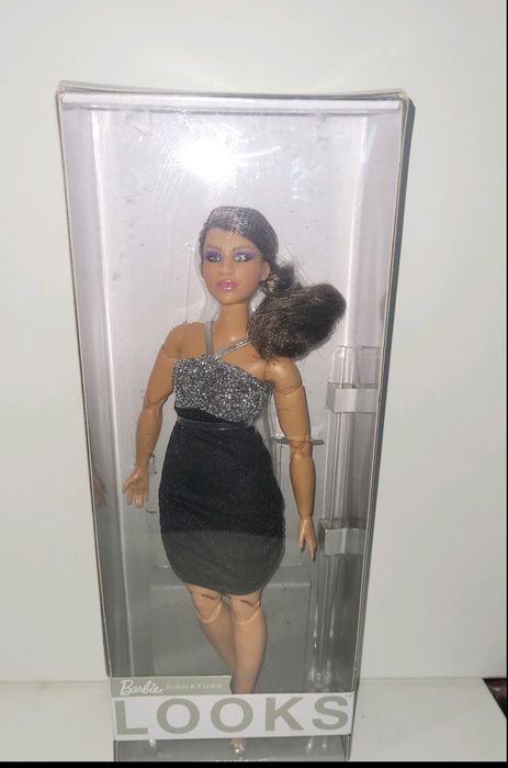 Лялька Барбі Barbie Signature Looks Doll