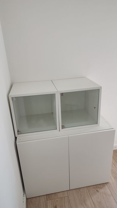 DUAS estantes eket branco