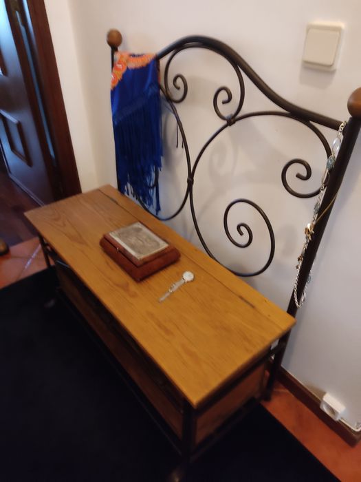 Vendo banco com arrumação para desocupar