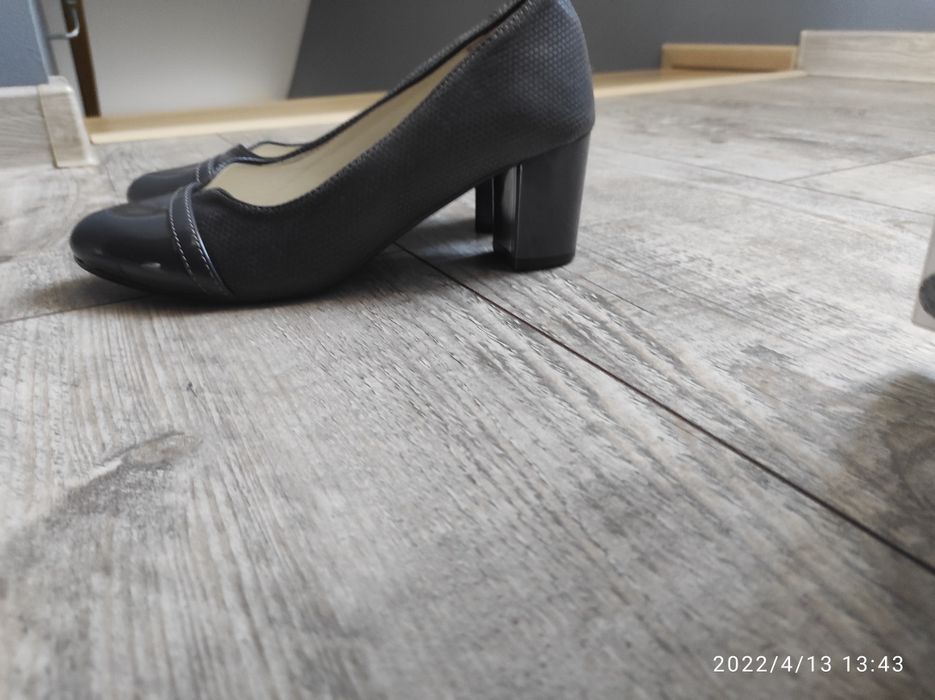 Sprzedam buty widoczne na zdjęciach