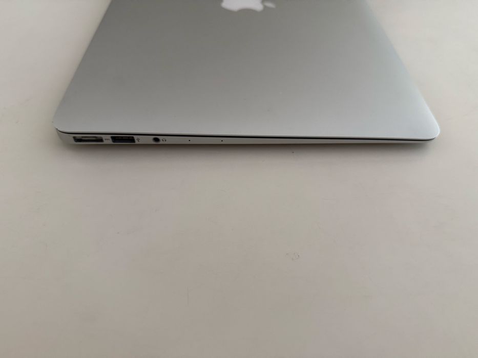 MacBook Air 13", 2017, Like New64283843815555123