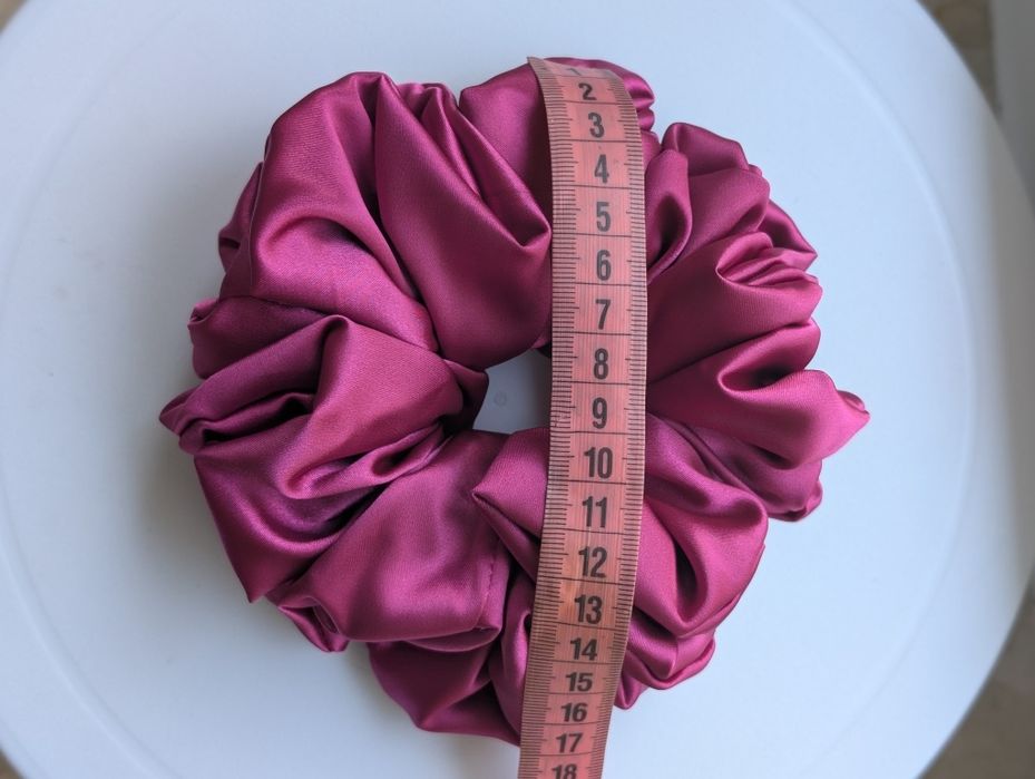 Satynowa scrunchie L