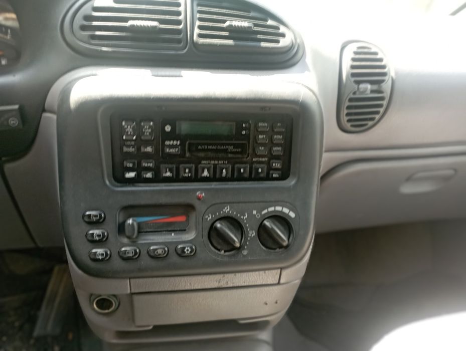 Продам Chrysler минивен 1999