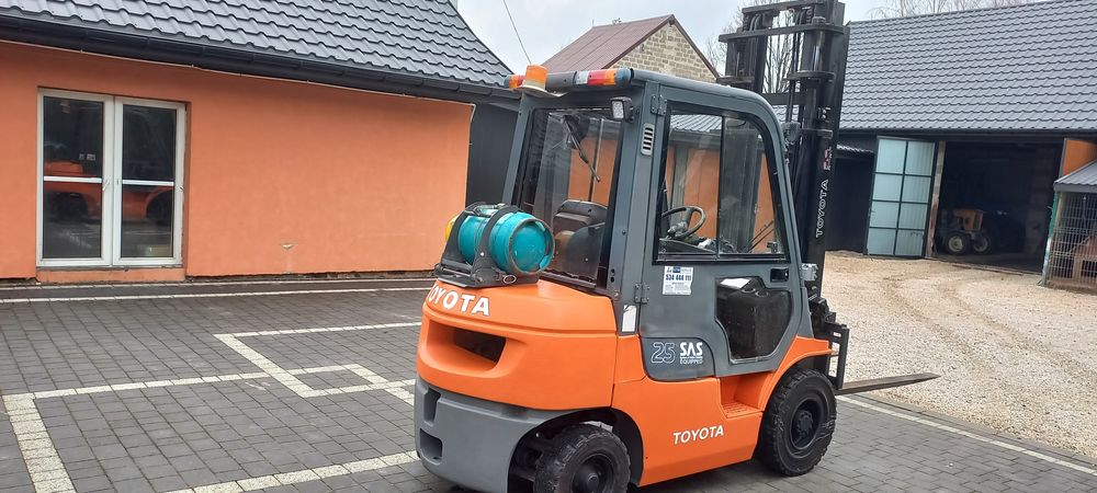 Wózek widłowy toyota 7fgf 2006r