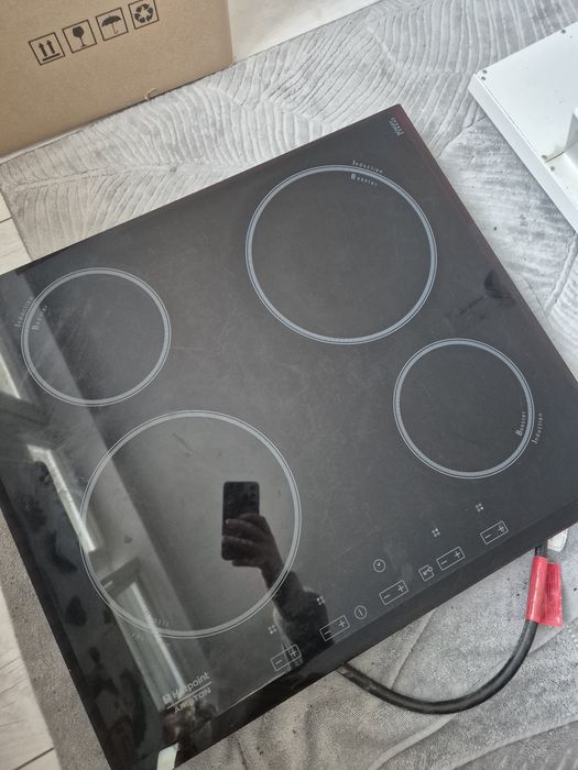 Płyta HotpointAriston plus okap Mpm!