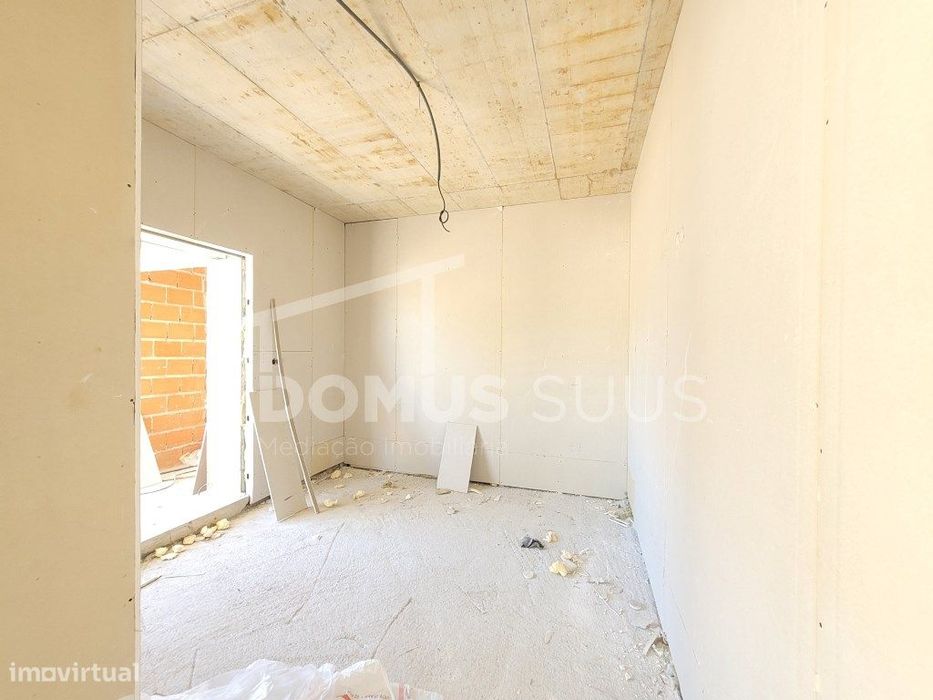 Apartamento novo a finalizar construção