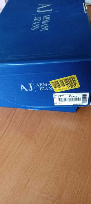 Nowe buty Armani Jeans. Tenisówki męskie. Rozmiar 44. Z 679 złotych