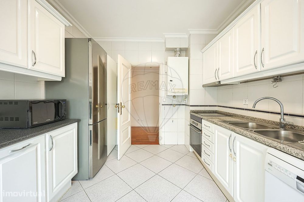 Apartamento T4 para arrendamento