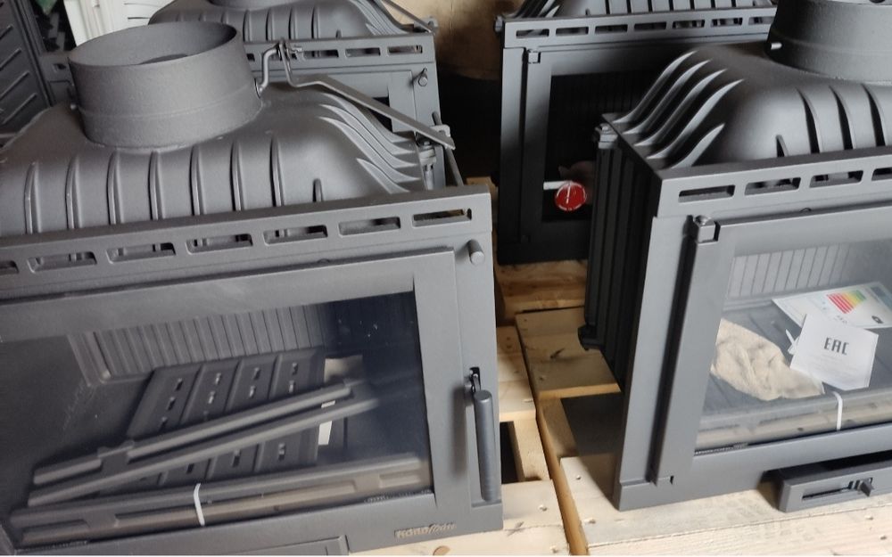 Камін на дрова, в наявності, площа обігріву 130 м²