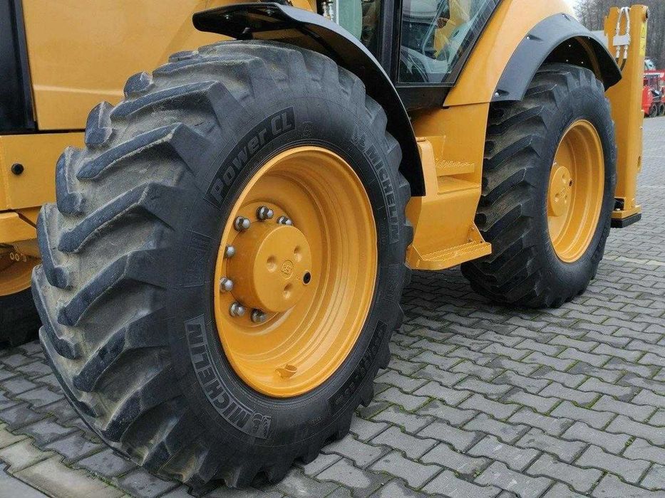 Екскаватор-навантажувач Caterpillar 444E