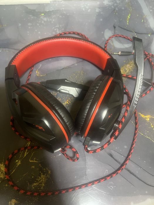 Наушники ( работает одно ухо )