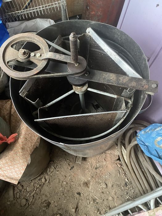 Медогонка на три рамки із нєржавєйкі.