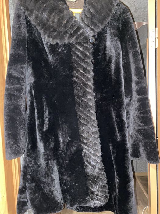 Продам мутоновую шубу в отличном состоянии с копишоном длина до колена