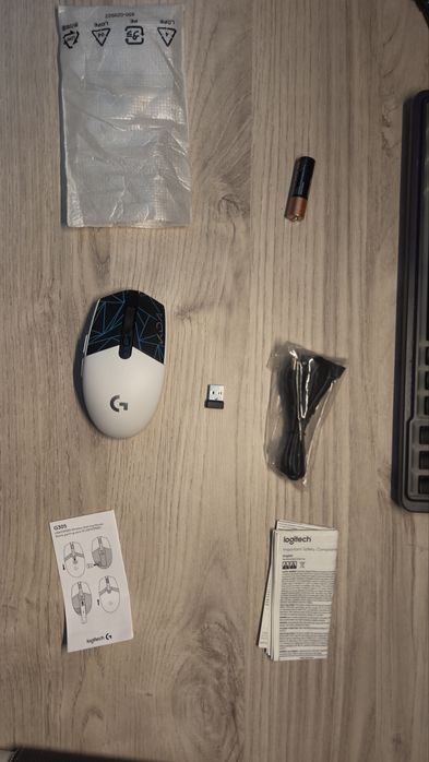 Myszka logitech g305 w IDEALNYM STANIE.