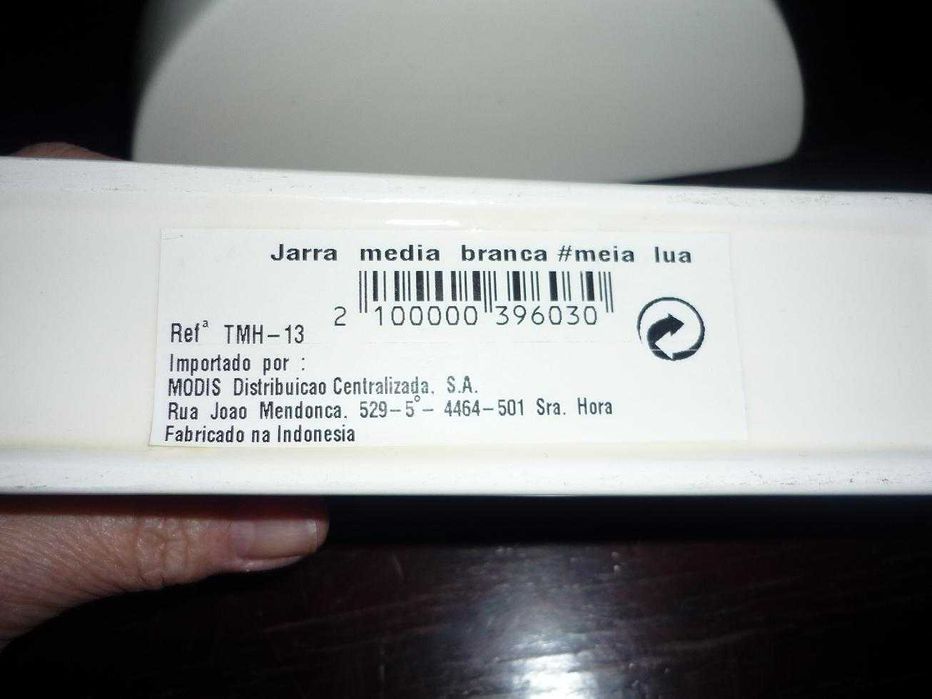 Par de jarras em loiça branca