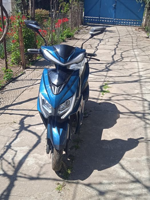 Елекроскутер Шарк.