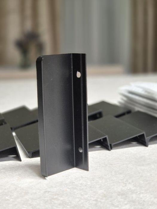 Zestaw uchwytów krawędziowych AGR12R CAPTURA do szafy ADBOX