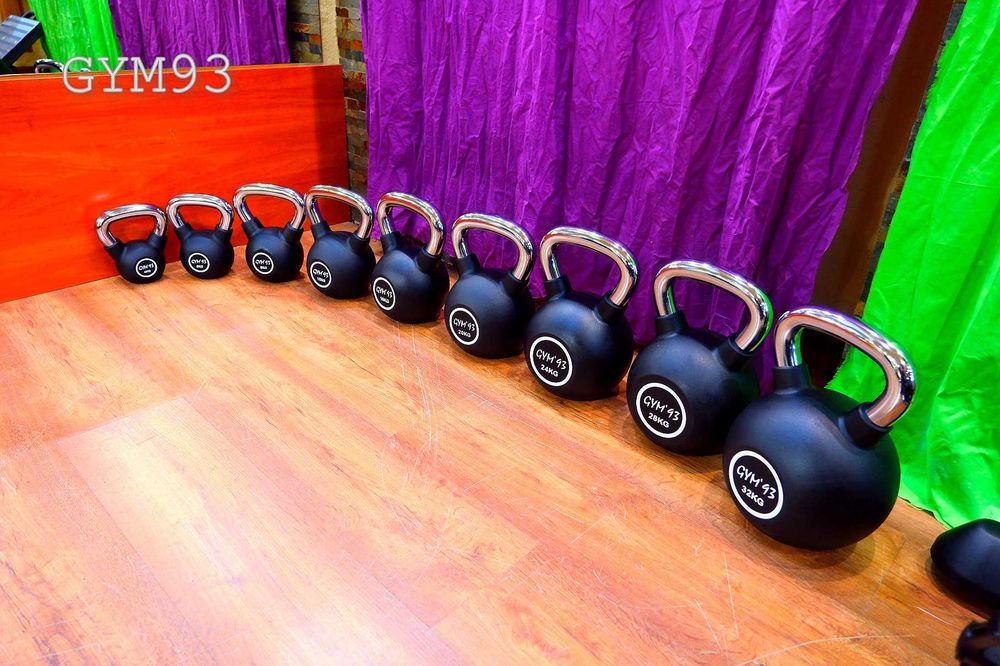 Zestaw Kettbell do 32 kg chromowana rączka PU czarne z logo