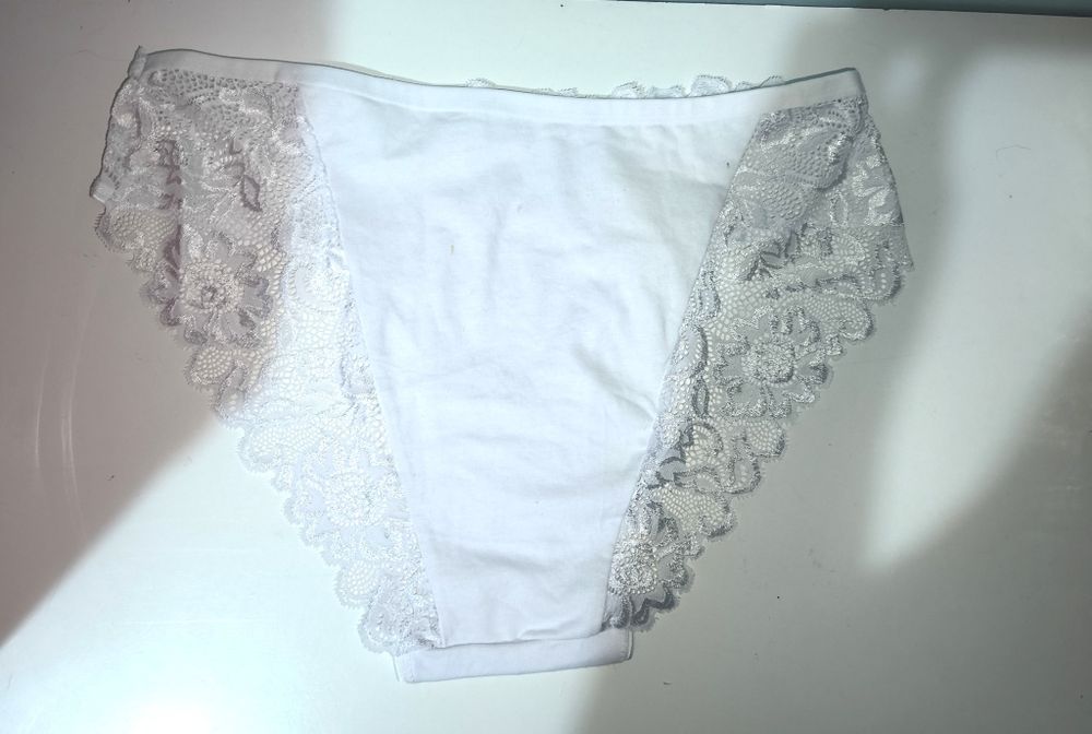 2 sztuki - Nowe koronkowe figi damskie - XXL -