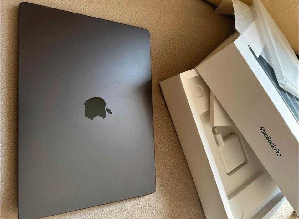 MacBook Pro 14" com chip M4 - Preto Espacial - Novo