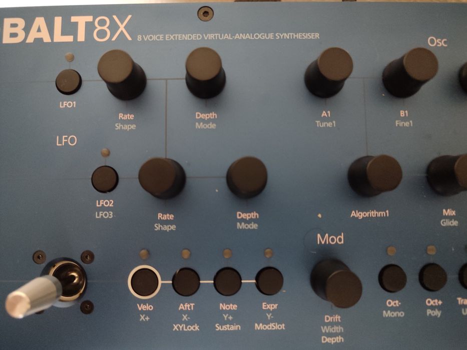 Modal cobalt 8x analógico virtual