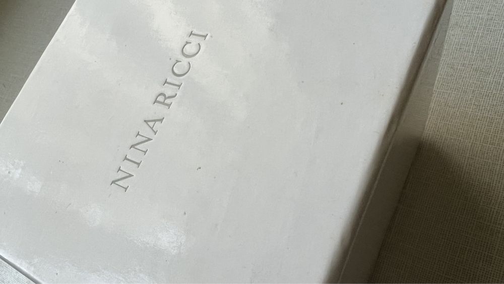 Часы nina ricci оригинал, позолота, 14 бриллиантов