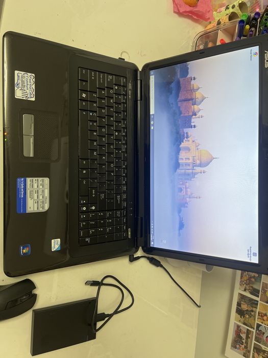 Laptop ASUS 17 cali, dysk SSD 512 GB. + dysk przenośny  300 GB