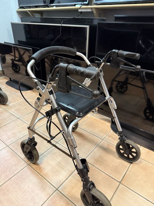 Ролатор ходунки з сидінням є з кошиком,є багато в наявності !