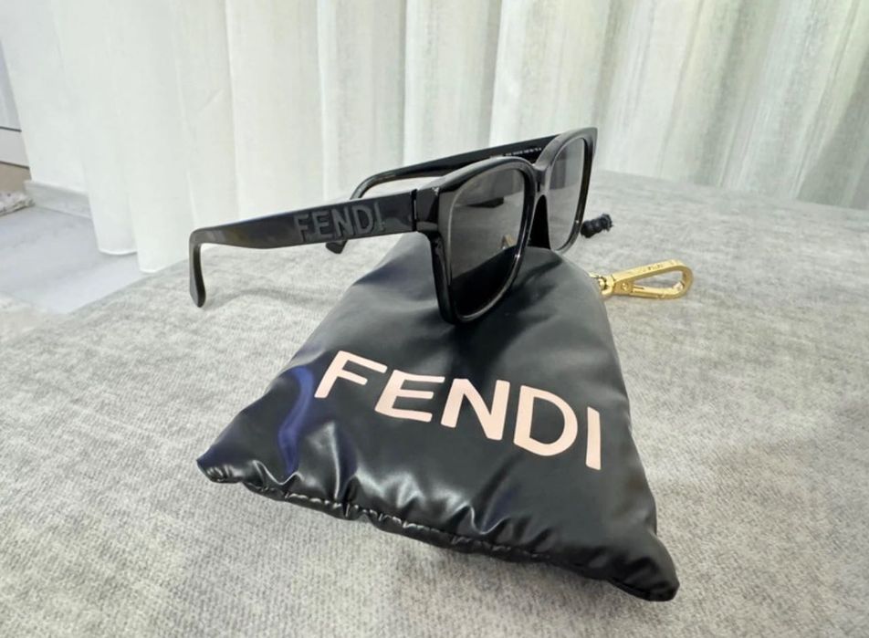 Óculos de sol FENDI