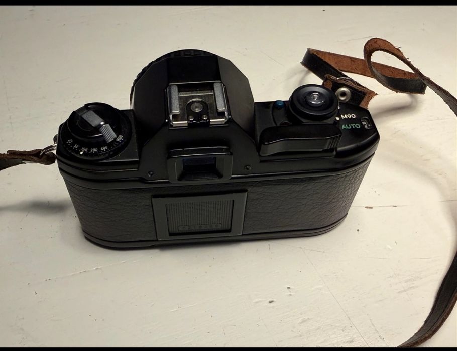 Máquina analógica Nikon EM - filme 35mm