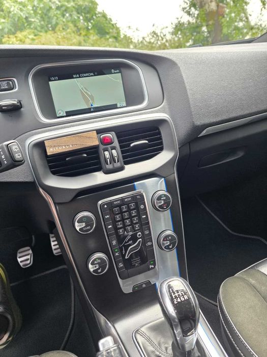 VOLVO V40 D2 2.0 R-DESIGN 12/2015