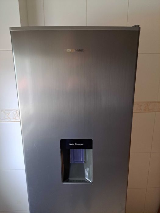 combinado com dispensador àgua