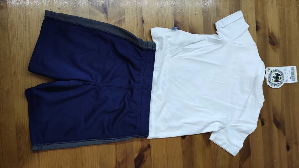 Tshirt: 12M = 80 i spodenki 2T