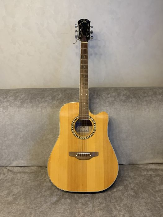 Акустическая гитара LAG
