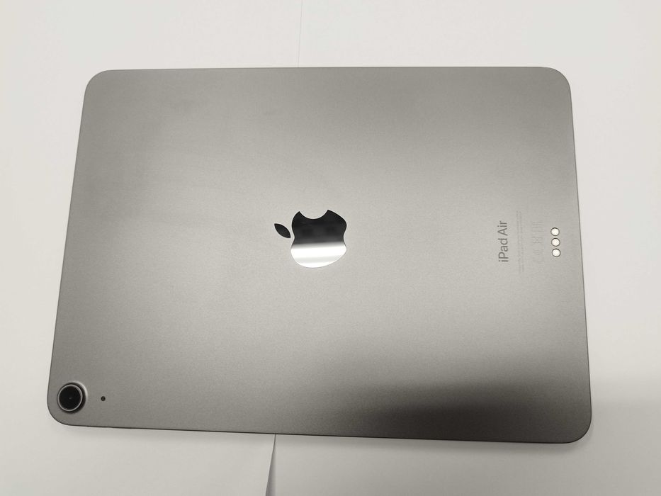 Tablet Apple iPad Air (5th Gen) 10,9" 8 GB / 64 GB szary wifi