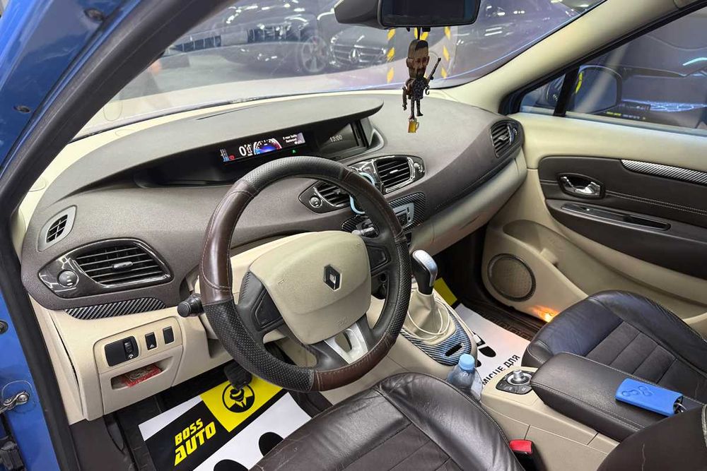 Renault Megane Scenic 2012