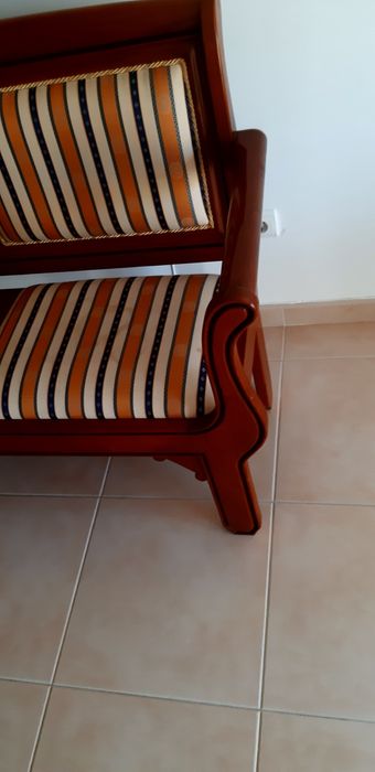 Banco  cerejeira. Otima qualidade. Em bom estado. Entrego zona Lisboa