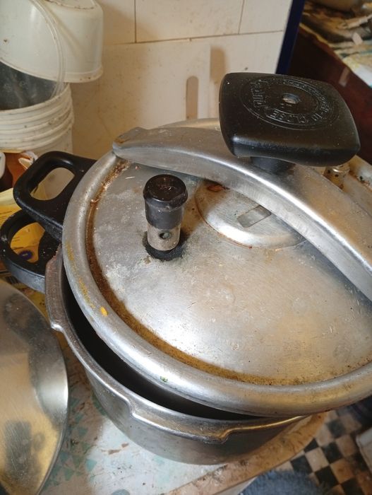 Panela pressão de Ferro