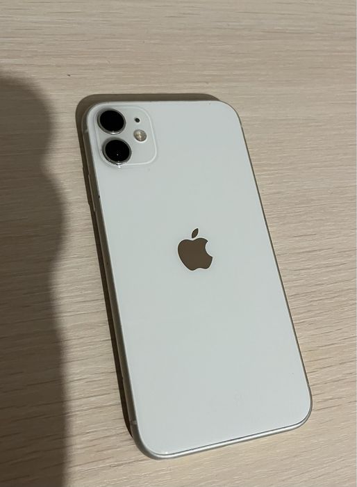Айфон 11 на 64 гб памяті