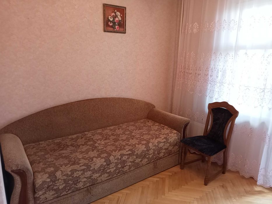 Кімната комната метро харківська позняки для дівчини