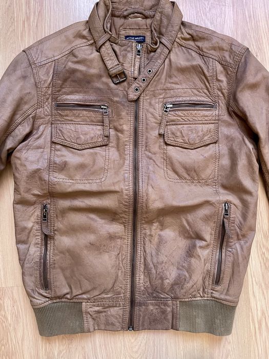 Blusao em pele estilo bomber