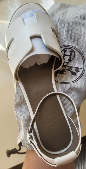 Продам босоножки  стильные кожаные под загар