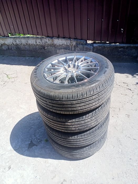 Продам колеса в сборе на литых дисках  R14 разболтовка ( 4*98-4*100 )Вылет ET35 мм DIA 67.1 mm