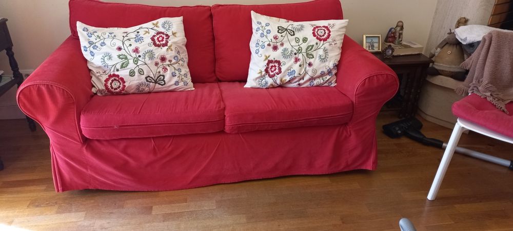 Sofá  EKTORP IKEA 3 lugares vermelho