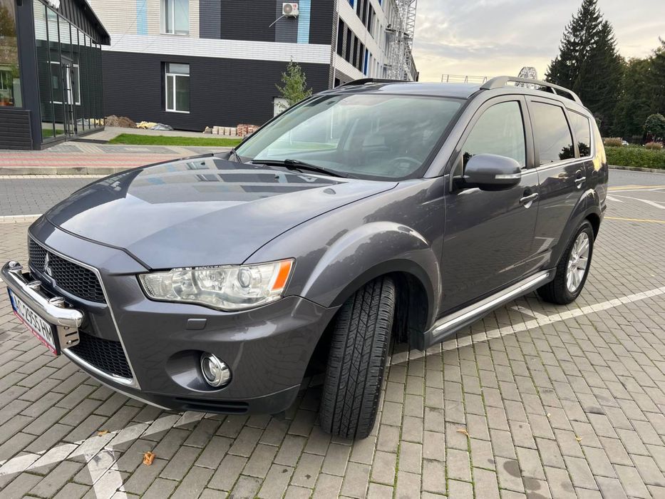 Продам власне авто Mitsubishi Outlander XL 2011 року 2.2 дизель на автоматі 7 місць