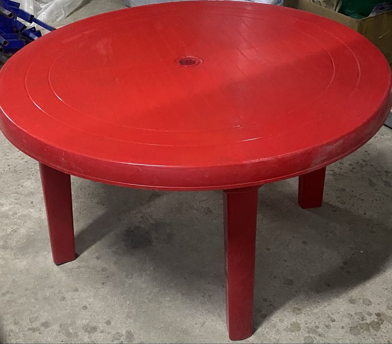 Продам пластиковый стол